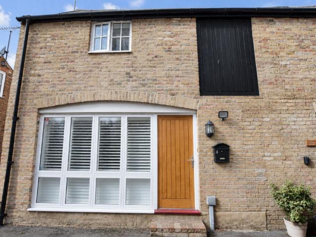 2 bed Semi Detached House To Let