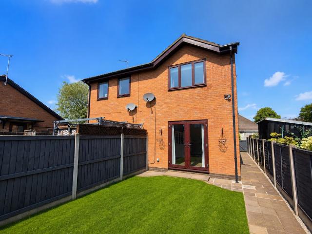 2 bed Semi Detached House to Let