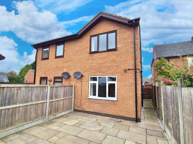 2 bed Semi Detached House to Let