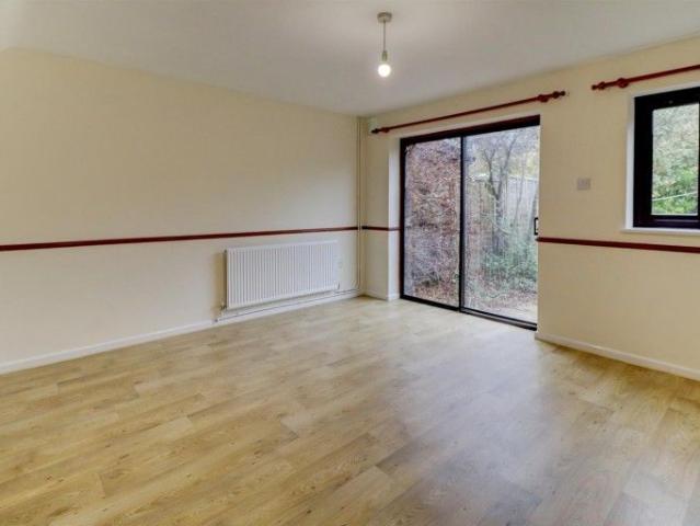 2 BED Semi detached house To rent