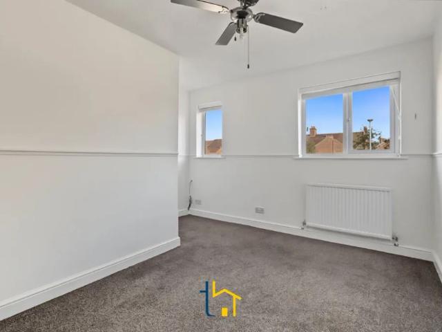 2 bed semi detached house to rent in Best Close, Wigston, LE18