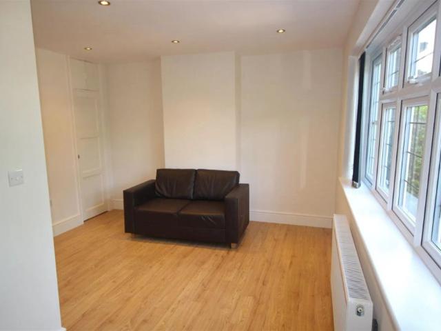 2 bed semi detached house to rent in Hayling Road, South Oxhey, Watford, WD19