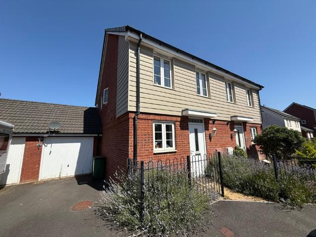 2 bed semi detached house to rent in Mulligan Drive, Exeter
