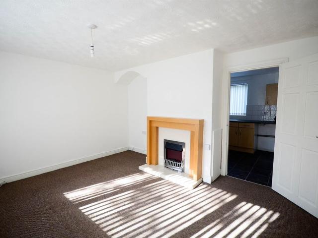 2 bed semi detached house to rent in Redemarsh, Leam Lane, NE10