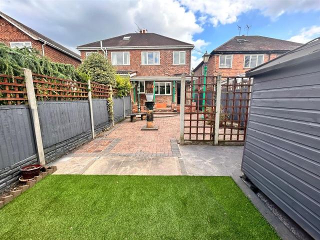 2 bed semi detached house to rent in The Crescent, Stapleford. NG9 8JA