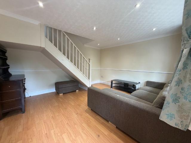 2 bed semi detached house to rent in Turnberry Court, Watford, WD19