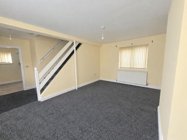 2 bed Semi Detached To Let
