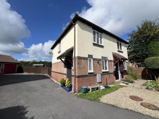 2 bed Semi Detached To Let