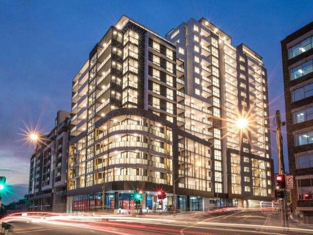 2 BED + STUDY ENJOY THE SENSATIONAL PANORAMA CITY AND OCEAN VIEWS