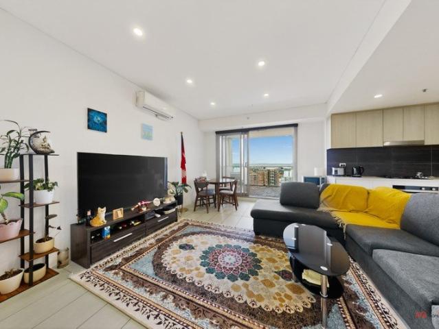 2 bed + study Prime Location