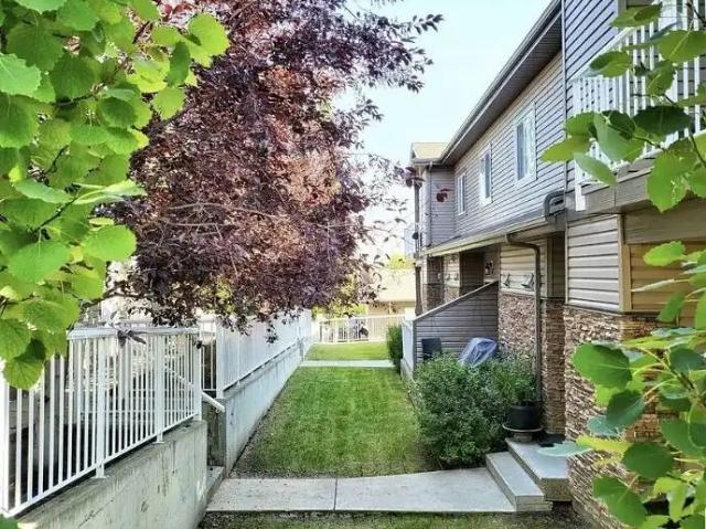 2 bedroom/1 bathroom in the highly desirable Terraces of Oakmont community — 2 Bedrooms Condo Unit