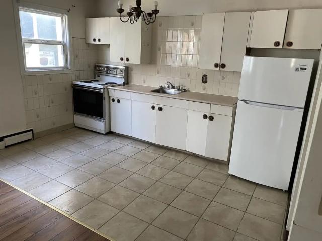 Bright & Spacious 2 Bed in Trendy Oliver/124 St District