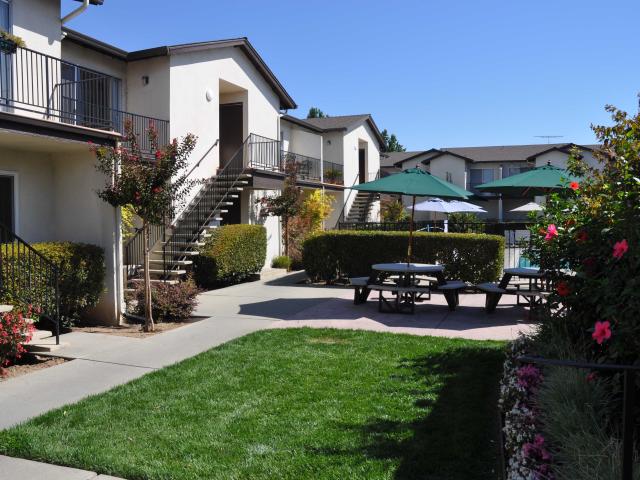 Updated 2 Bedroom, 1.5 Bath Corner Apartment in Campbell