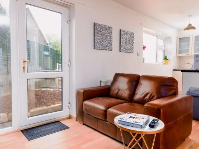 2 bedroom 1.5 bathrooms