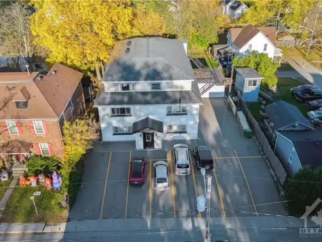 2 Bedroom 1 Bath Apt Downtown Brockville Heat included
