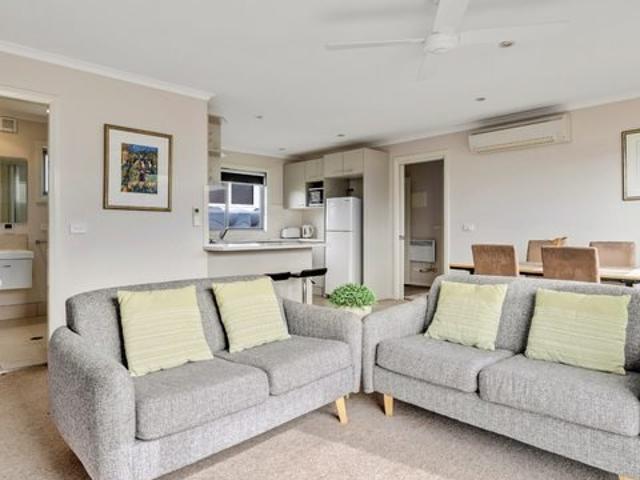 2 Bedroom 1 Bathroom 12 month lease