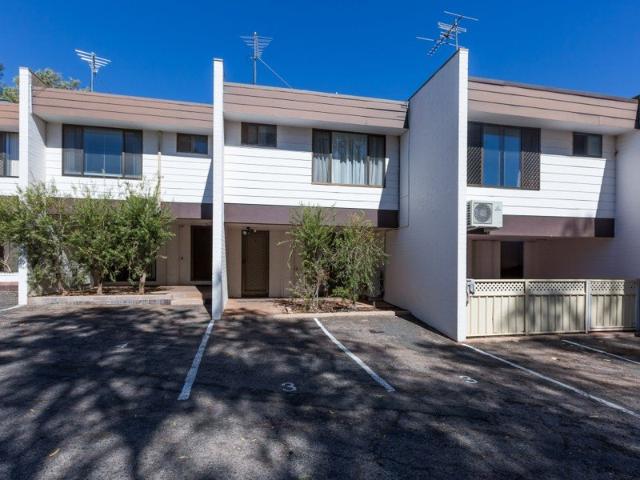 2 BEDROOM, 1 BATHROOM, 1 CAR SPACE UNIT IN SADADEEN â SPLIT LEVEL