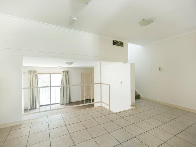 2 BEDROOM, 1 BATHROOM, 1 CAR SPACE UNIT IN SADADEEN – SPLIT LEVEL