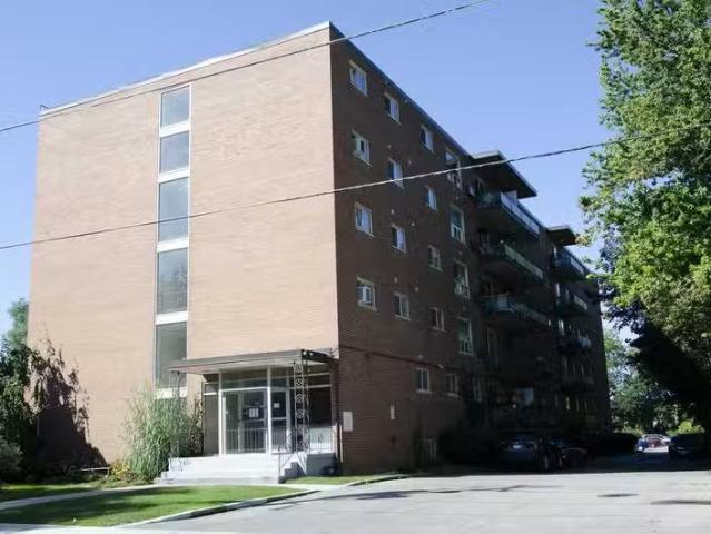 2 Bedroom 1 Bathroom 227 Cathcart Street