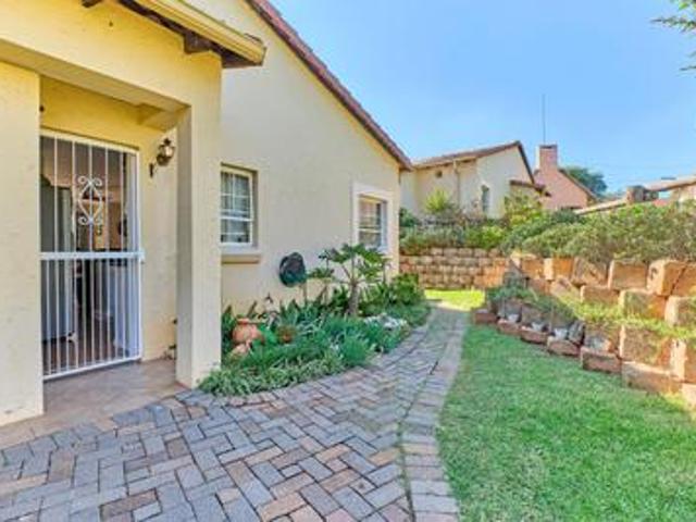 2 bedroom, 1 bathroom townhouse