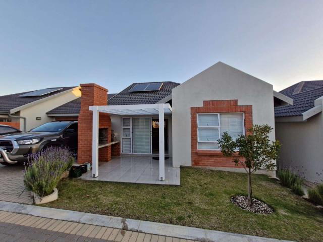 2 Bedroom 1 Bathroom Townhouse in George! Not furnished