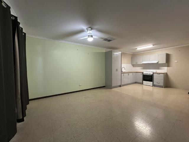 2 BEDROOM, 1 BATHROOM UNIT IN LARAPINTA WITH LARGE YARD