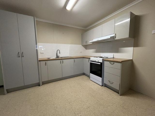 2 BEDROOM, 1 BATHROOM UNIT IN LARAPINTA WITH LARGE YARD