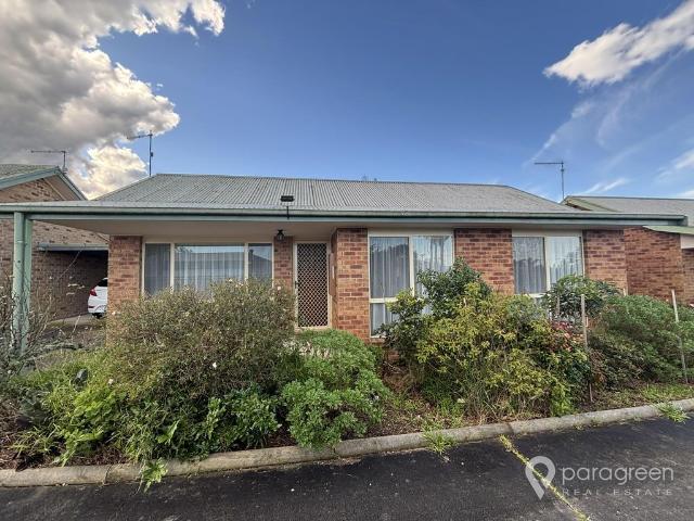 2 BEDROOM 1 BATHROOM UNIT IN TOORA