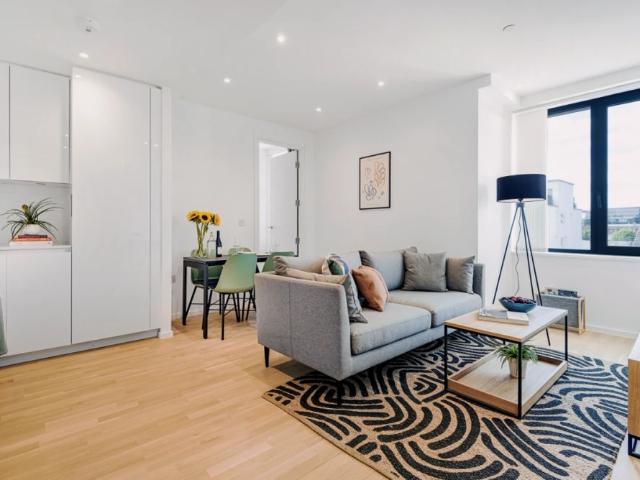2 Bedroom, 1 Bathroom Flat