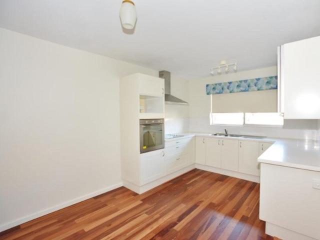 2 Bedroom, 1 Bathroom Ground Floor Apartment