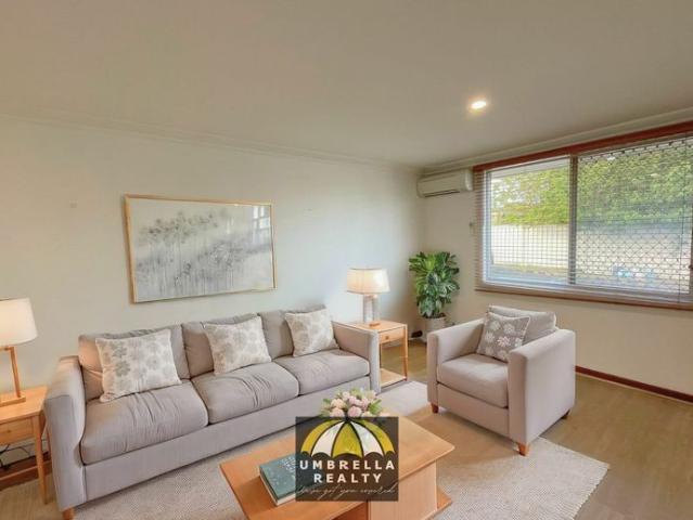 2 bedroom, 1 bathroom home is sure to please!