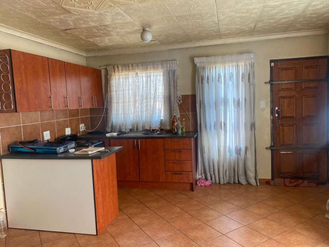 2 Bedroom, 1 bathroom House for Rental Lotus Gardens