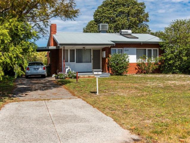 2 Bedroom 1 Bathroom House in Cloverdale!