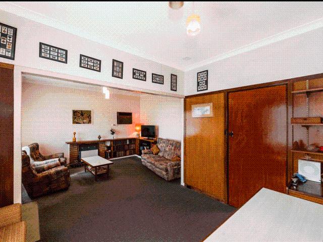 2 Bedroom 1 Bathroom House in Cloverdale!
