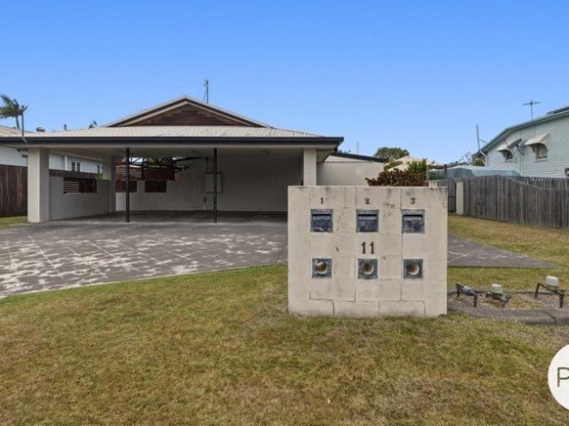 2 Bedroom 1 Bathroom|Modern Unit wih small yard|Owner Relocating, Ready Now