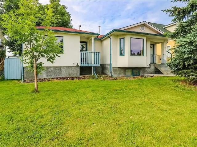 2 Bedroom + 1 Den Half A Duplex for Rent in Capitol Hill — 2 Bedrooms Duplex