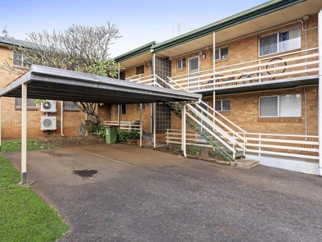 2 Bedroom 1st floor Unit Inner City Location