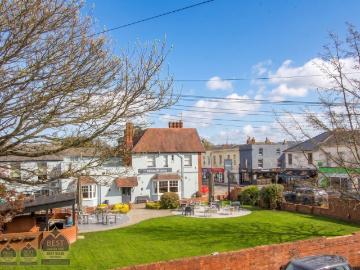 Cheltenham, Gloucestershire county, Southdowns
