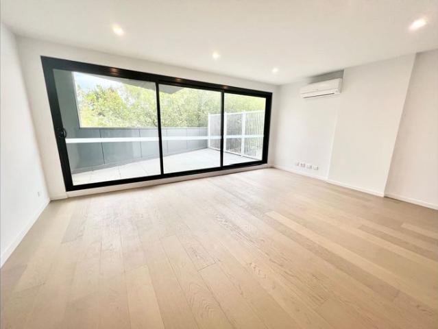 2 bedroom 2 bath apartment with walking distance to Monash University and Caulfield Station