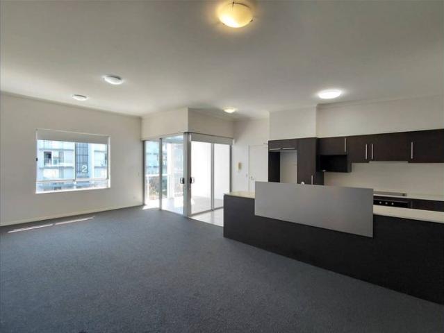 2 Bedroom 2 Bath Apartment Right beside Treetop Shopping Centre