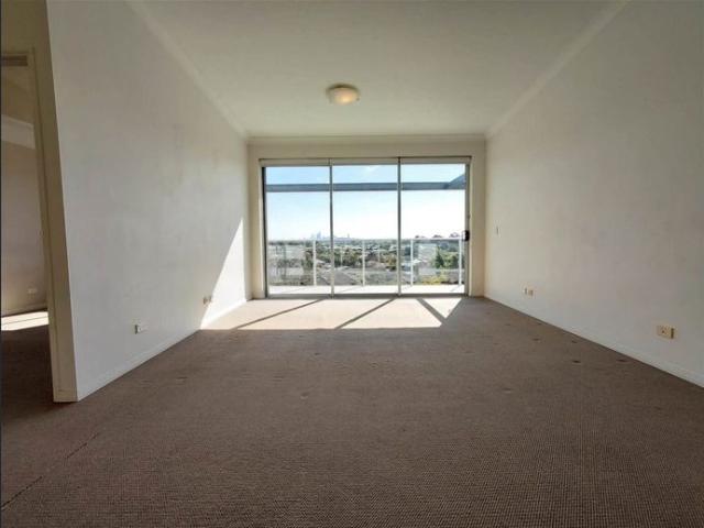 2 Bedroom 2 Bath Apartment Right beside Treetop Shopping Centre