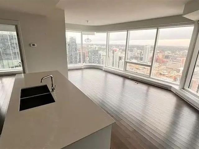 2 Bedroom 2 Bath Condo 36th Floor Panoramic West View! — 2 Bedrooms Condo Unit