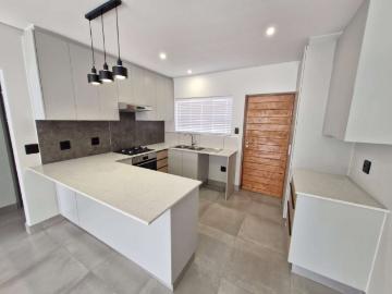 2 Bedroom 2 Bathroom Townhouse nestled in the splendour of George!