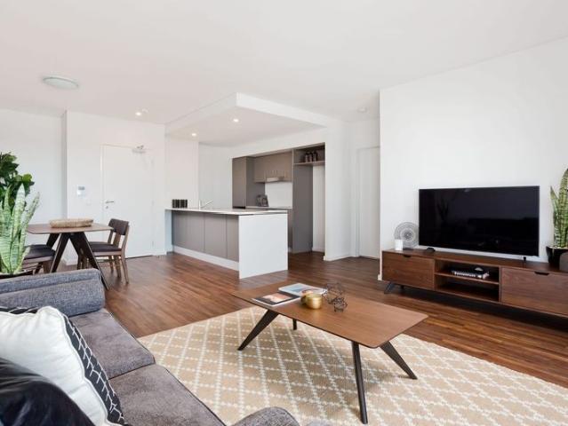 2 BEDROOM 2 BATHROOM UNFURNISHED APARTMENT