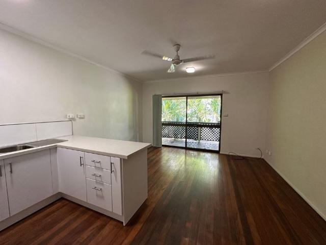 2 BEDROOM: 2 BATHROOM: UNFURNISHED: CLOSE TO TOWN & BEACH