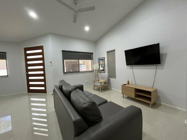 2 BEDROOM, 2 BATHROOM UNIT IN THE GAP PARTIALLY FURNISHED