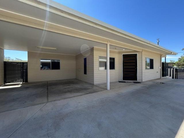 2 BEDROOM, 2 BATHROOM UNIT IN THE GAP PARTIALLY FURNISHED
