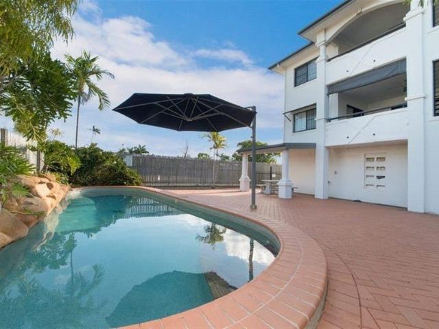 2 BEDROOM 2 BATHROOM UNIT IN WEST END!
