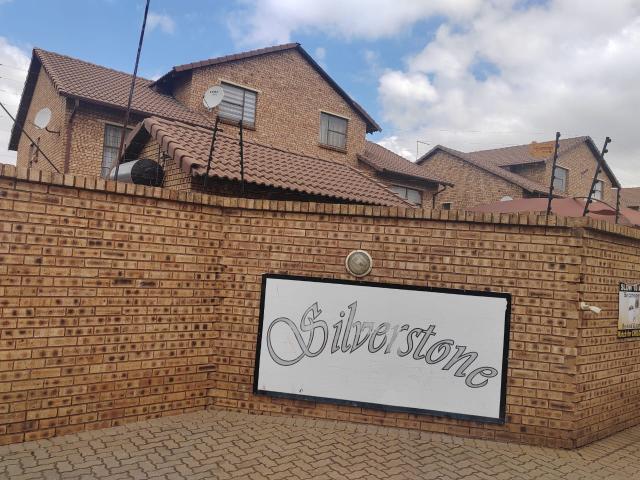 2 Bedroom, 2 Bathroom Unit