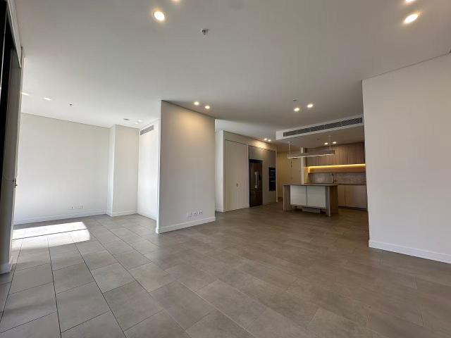 2 Bedroom 2 Bathroom and 2 Parking place Luxury Apartment Walk To Metro & Shops!